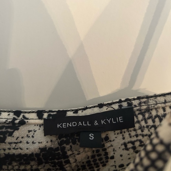 Kendall & Kylie cowneck tank top - Picture 2 of 2